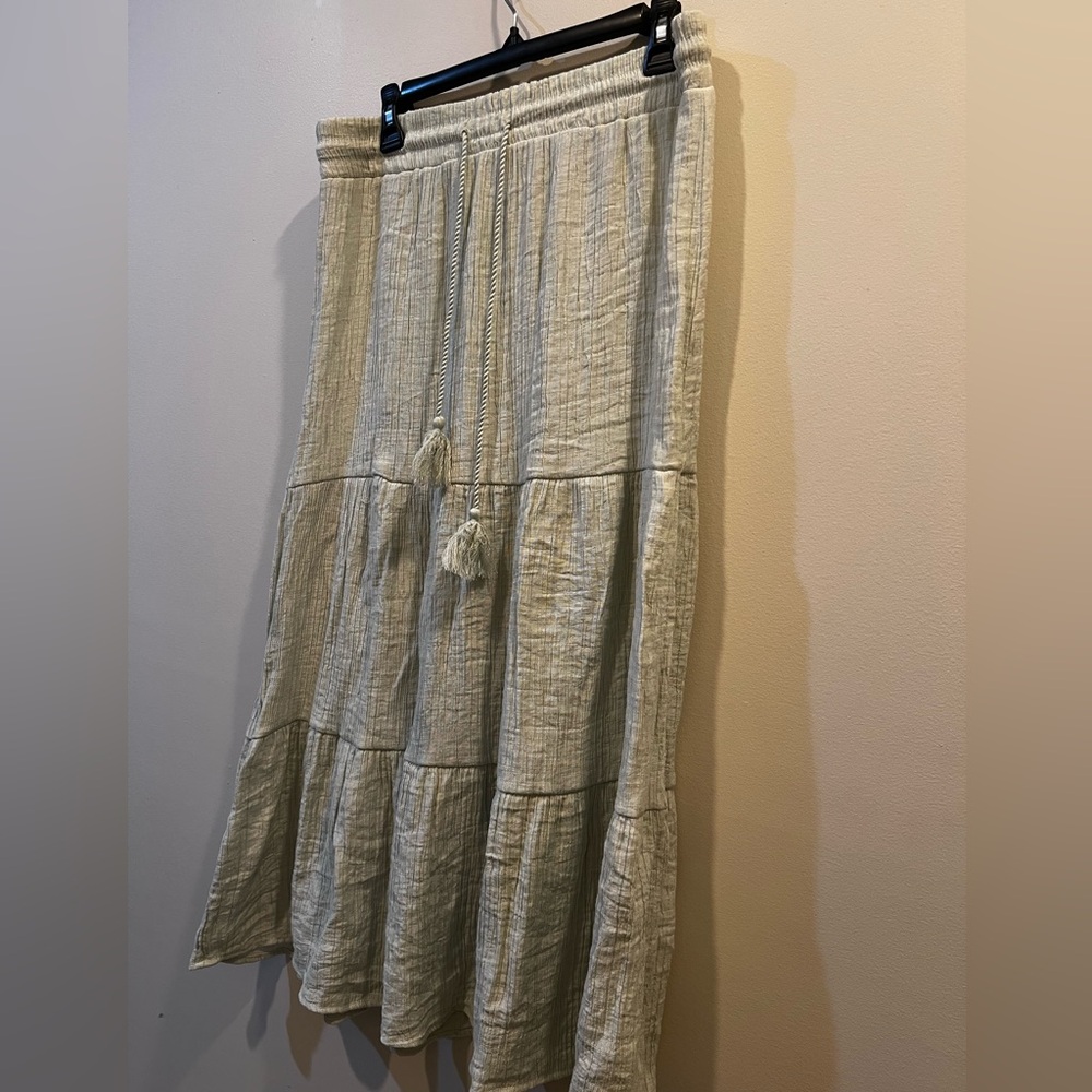 Wonderly Cream Tiered Midi Skirt